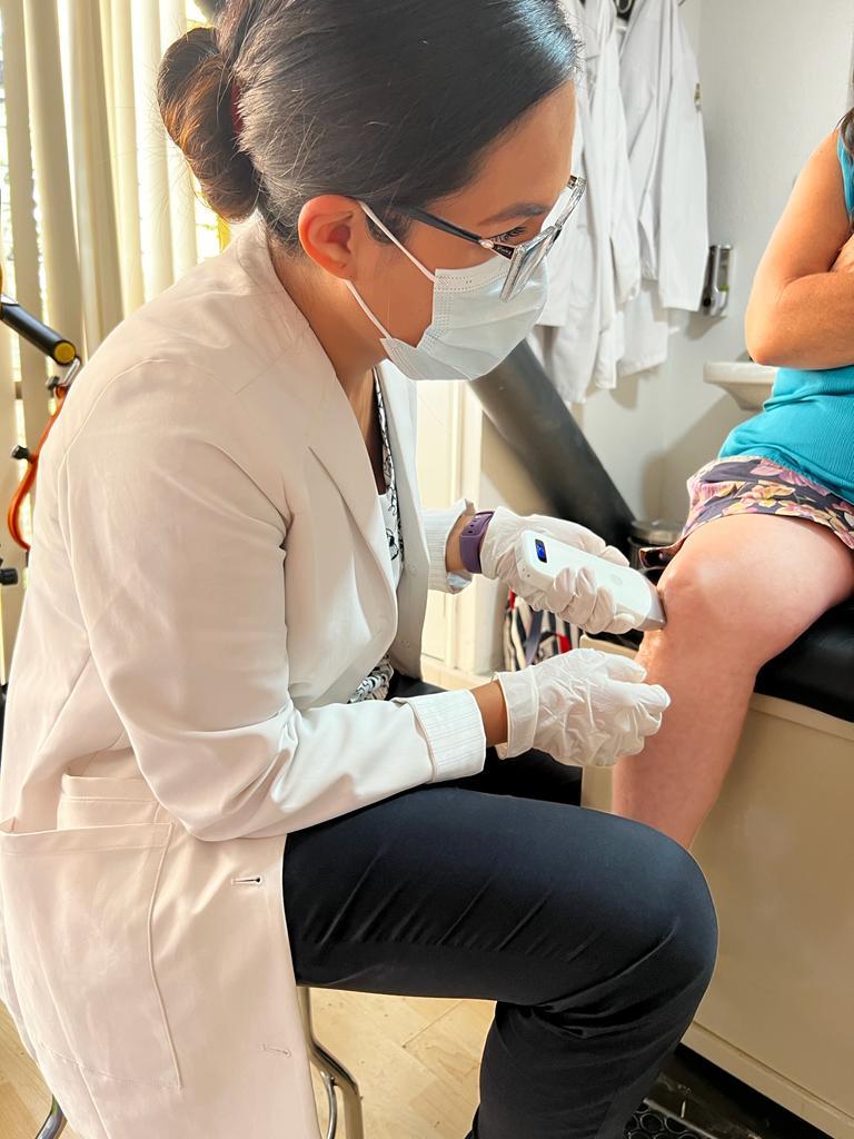 Con electroestimuladores<br>